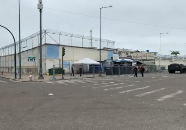¿Mensaje criminal? Lanzan cabeza de chancho y panfleto contra funcionarios del sistema penitenciario