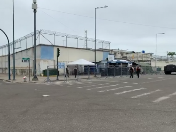 ¿Mensaje criminal? Lanzan cabeza de chancho y panfleto contra funcionarios del sistema penitenciario