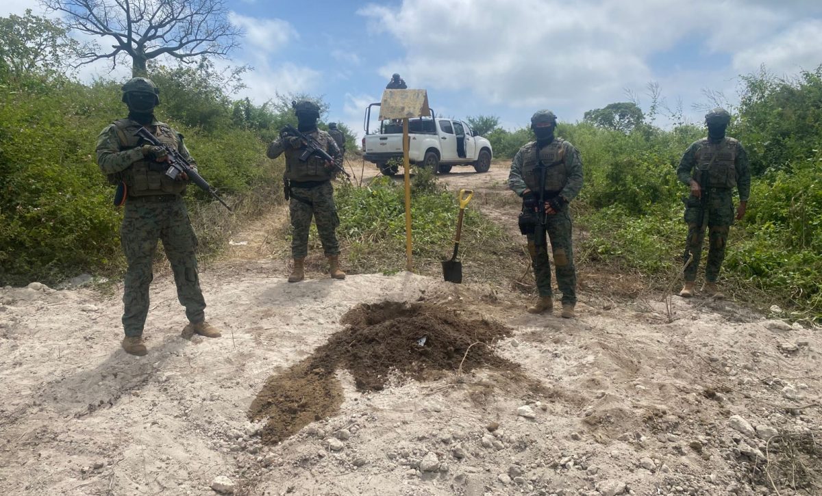 Miembros de las Fuerzas Armadas descubrieron un pinchazo en el poliducto La Libertad-Manta.
