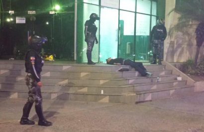 El crimen de Luis Antonio Farfán ocurrió la noche del domingo en la avenida Malecón de Manta.