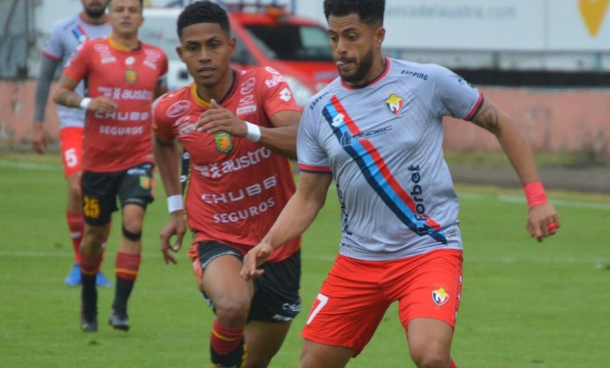 Charles Vélez, jugador de El Nacional