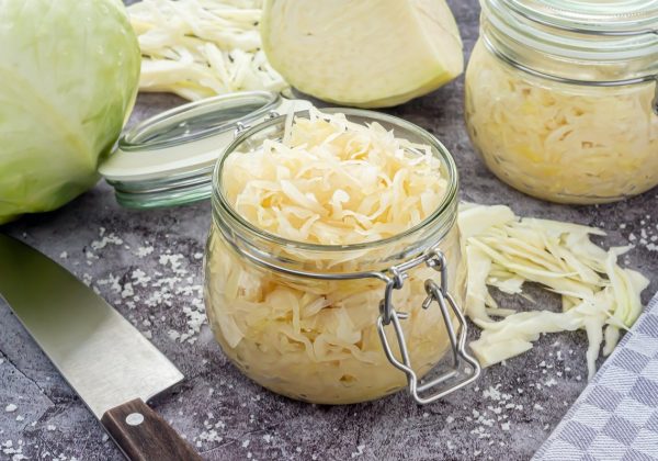 Descubre por qué la col blanca fermentada (chucrut) es el secreto para una digestión perfecta