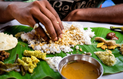 Por qué en la India es costumbre comer con los dedos, según la tradición