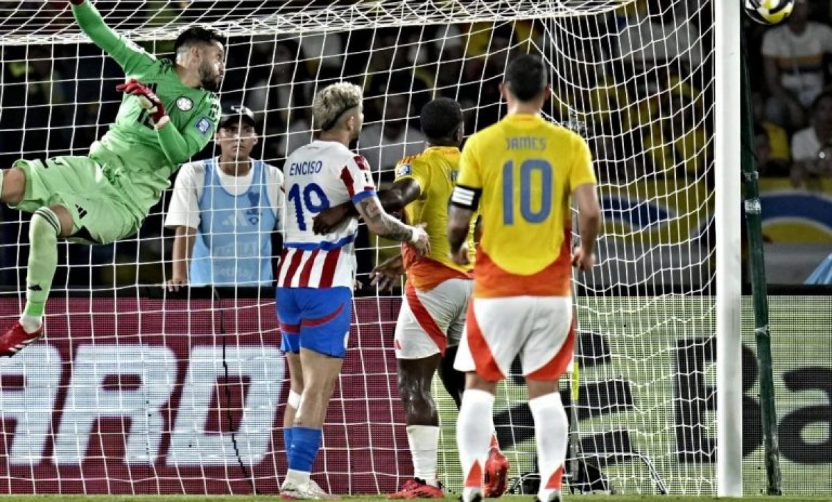 con-un-gol-practicamente-de-camerino-colombia-se-puso-adelante-en-el-marcador-ante-la-paraguay-dirigida-por-el-tecnico-gustavo-alfaro-768x506