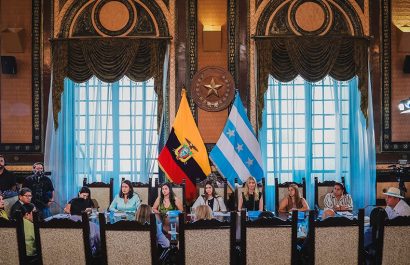 Guayaquil amplía plazo para regularizar rejas y celebra a 8 personalidades con preseas cívicas