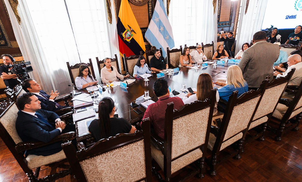 El Concejo Municipal, en una sesión extraordinaria este jueves por la mañana, expresó un respaldo mayoritario al alcalde Aquiles Alvarez
