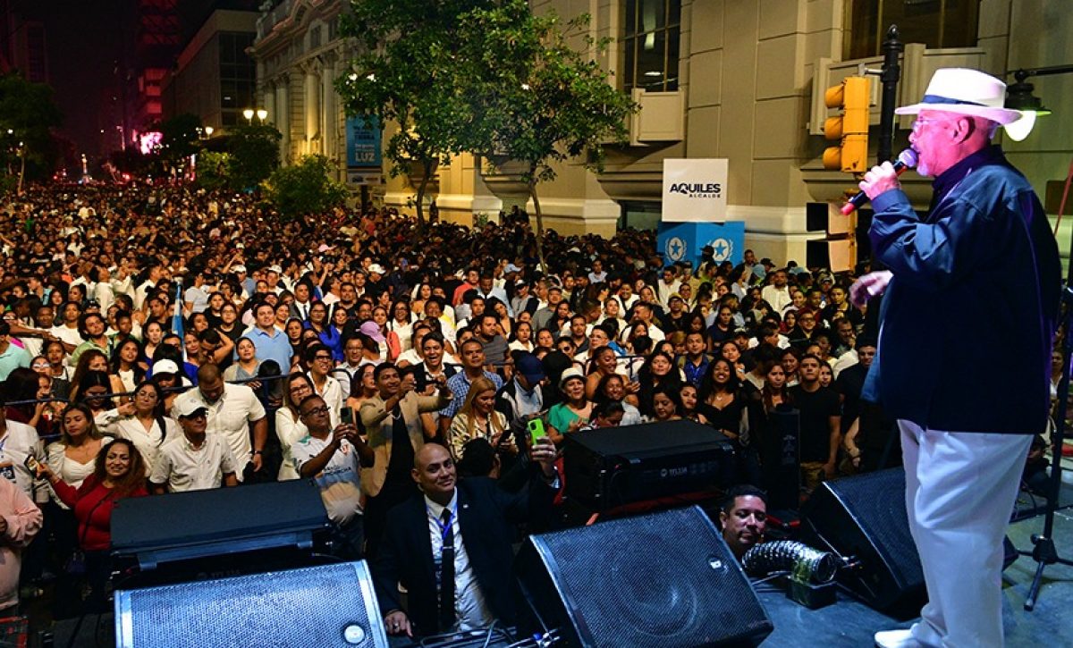 Más de 20,000 personas llenaron la intersección de las avenidas 9 de Octubre y Malecón Simón Bolívar por las Fiestas Julianas