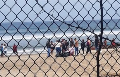 Conmoción tras hallazgo de los cuerpos de los gemelos que habían desaparecido en el mar, en Montañita