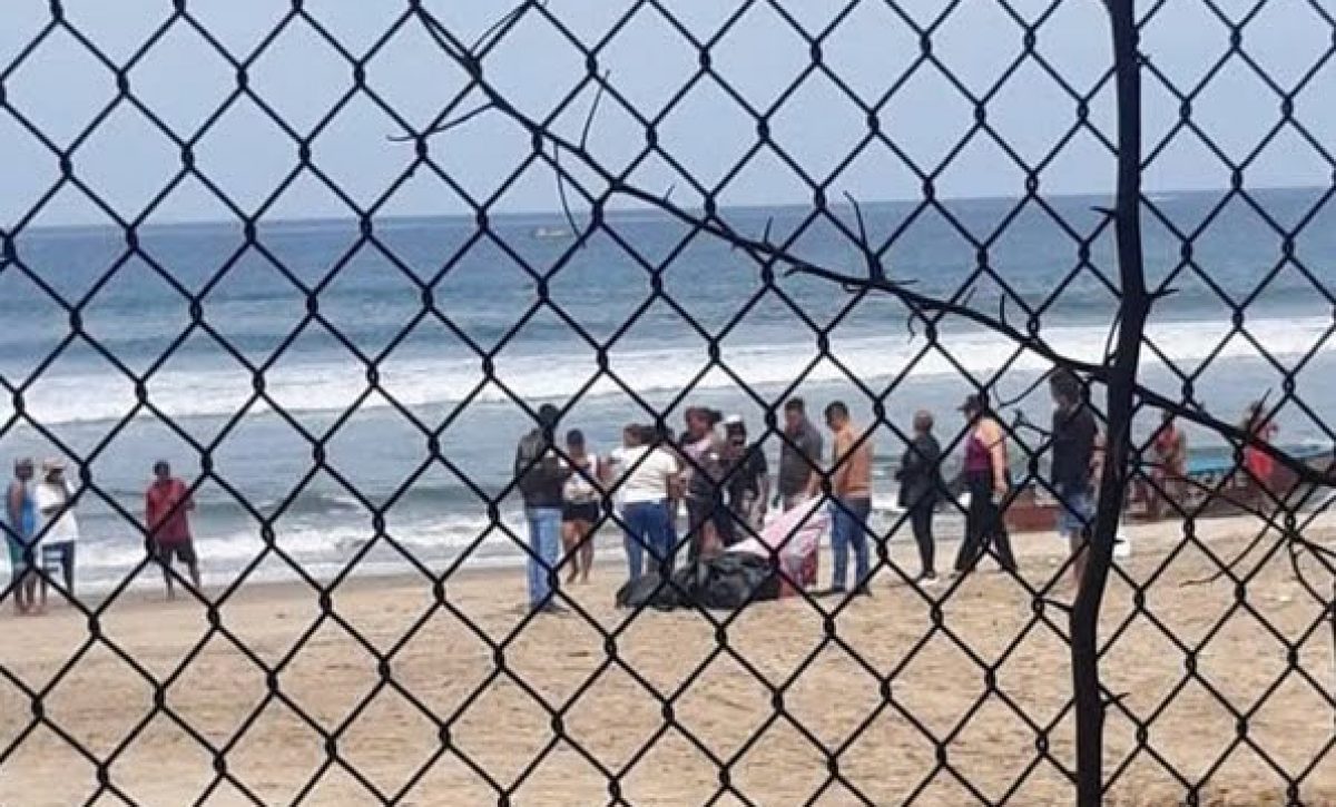 Conmoción tras hallazgo de los cuerpos de los gemelos que habían desaparecido en el mar, en Montañita