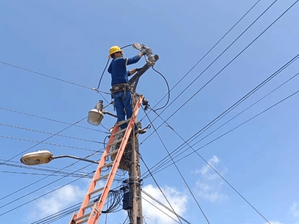 Cortes de energía eléctrica afectarán sectores de Manta por trabajos de mantenimiento