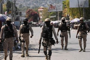 La violencia empuja a miles a huir de Haití