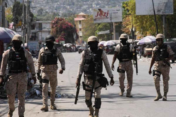 La violencia empuja a miles a huir de Haití