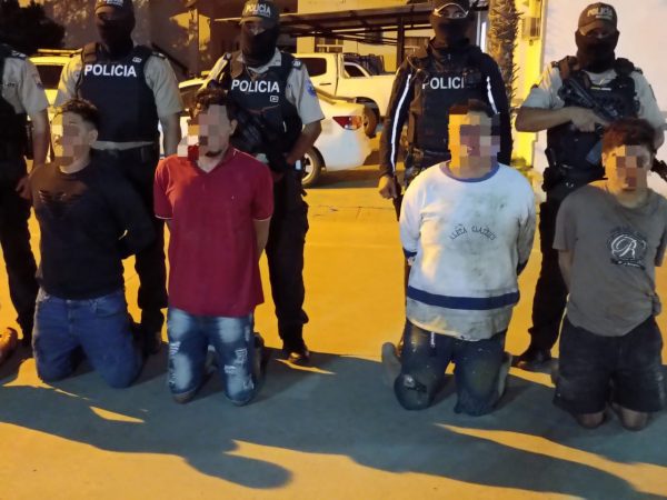 Los cinco detenidos durante un enfrentamiento con los militares.