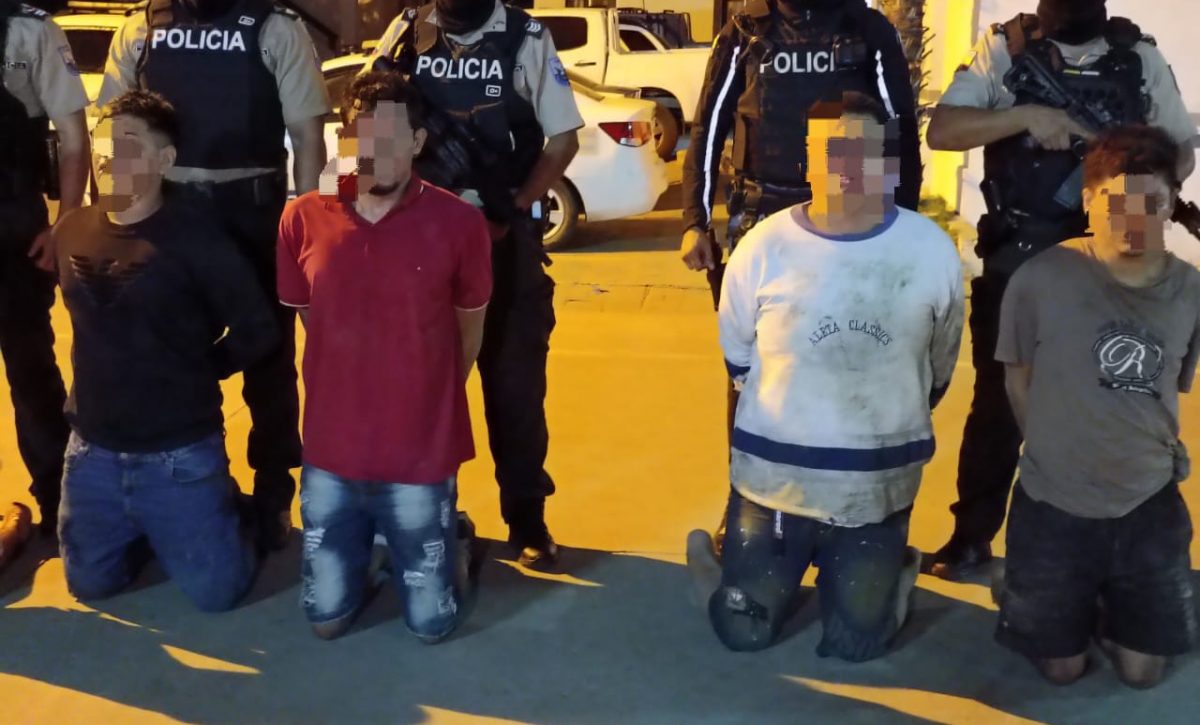Los cinco detenidos durante un enfrentamiento con los militares.