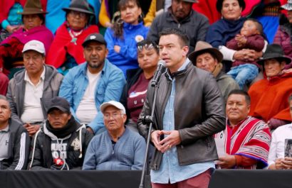 El presidente Daniel Noboa destinó más de 560 millones de dólares en bonos para 2025, beneficiando a productores, jóvenes, ciudadanos y fuerzas del orden en Ecuador. Con programas como Jóvenes en Acción, Ecuatorianos en Acción y bonos para policías y militares.