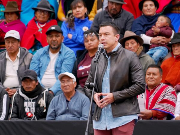 El presidente Daniel Noboa destinó más de 560 millones de dólares en bonos para 2025, beneficiando a productores, jóvenes, ciudadanos y fuerzas del orden en Ecuador. Con programas como Jóvenes en Acción, Ecuatorianos en Acción y bonos para policías y militares.