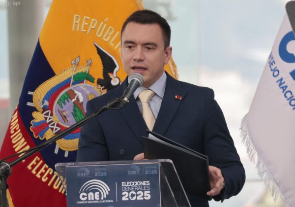 Presidente Daniel Noboa se solidariza con Miguel Uribe tras atentado en Bogotá