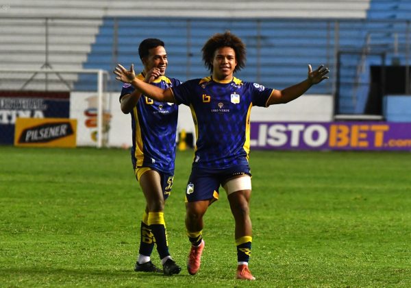 Erick Mendoza, goleador de Delfín FC.