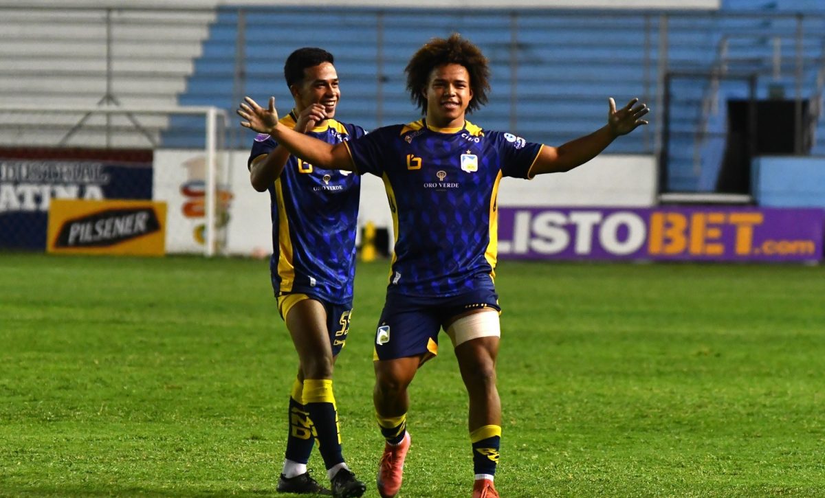 Erick Mendoza, goleador de Delfín FC.