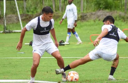 Jugadores de Delfín SC durante un entrenamiento.
