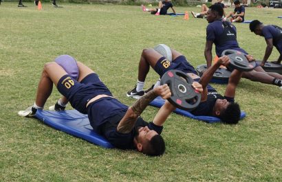 Jugadores de Delfín SC en un entrenamiento.