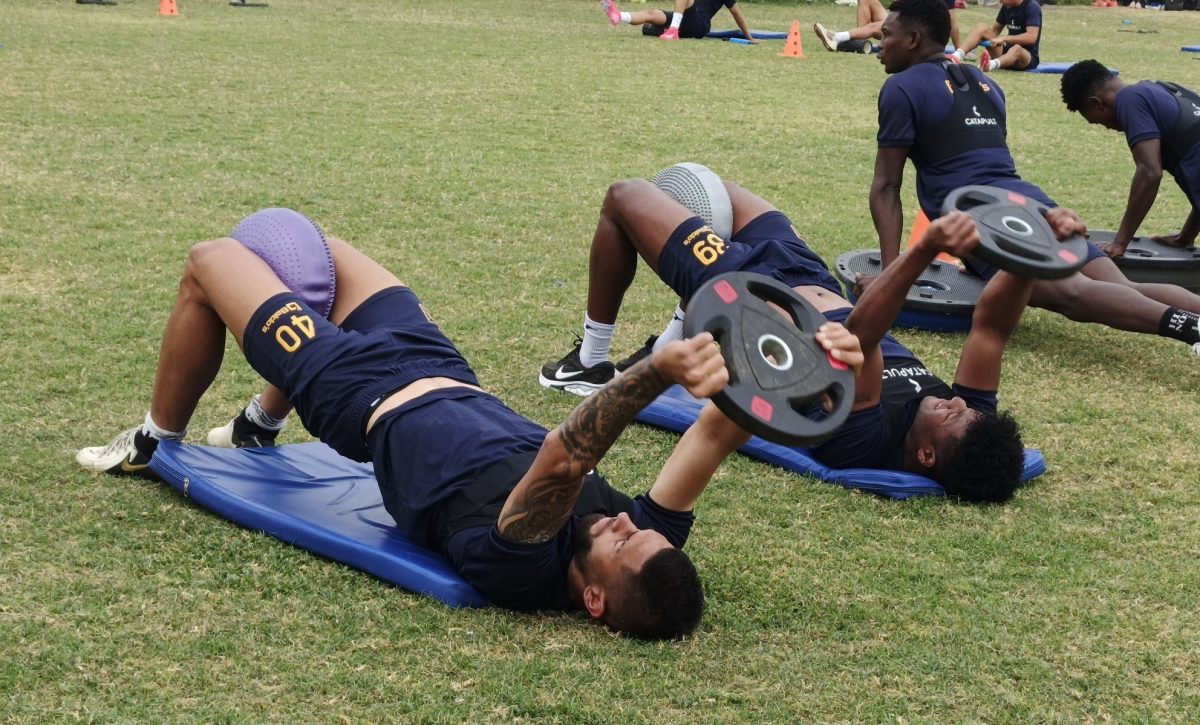Jugadores de Delfín SC en un entrenamiento.