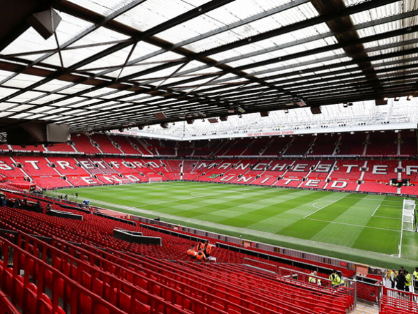 En el estadio Old Trafford se juega uno de los grandes derbis ingleses