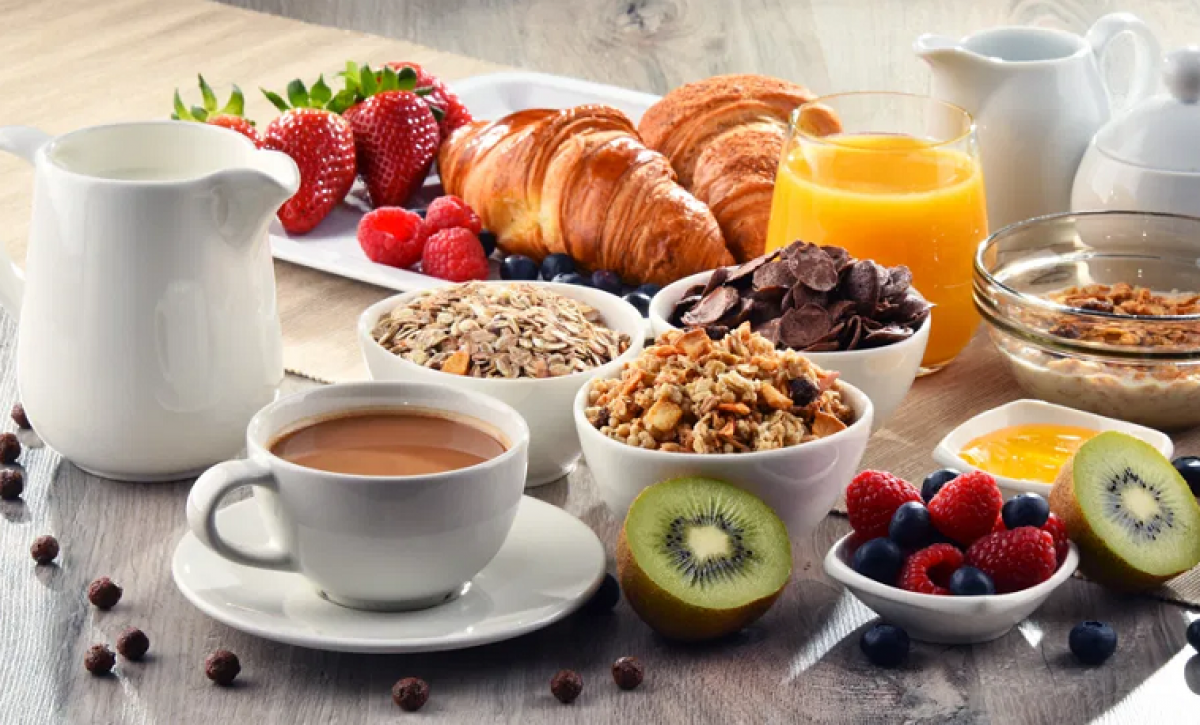Esto es lo que realmente debe tener un desayuno completo, según expertos