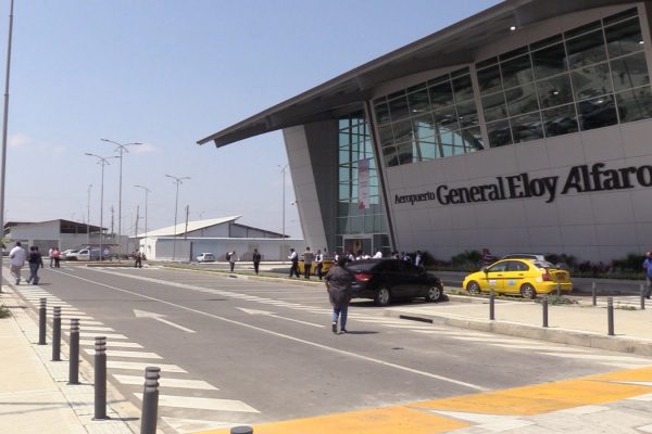 Manta exige aeropuerto 24/7
