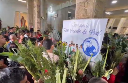 Fieles llenan iglesias de Santo Domingo en el Domingo de Ramos