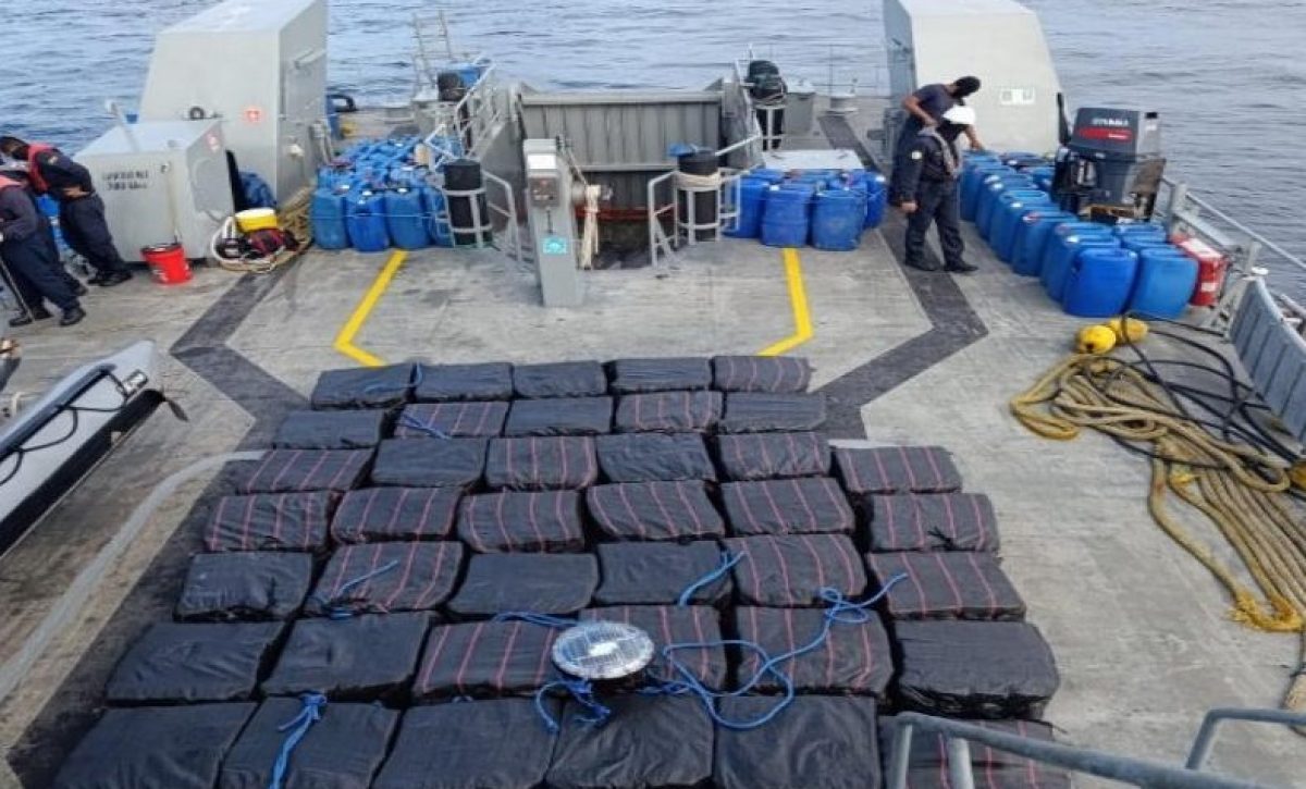 Dos pescadores oriundos de Jaramijó detenidos en altamar con más de una tonelada de cocaína.
