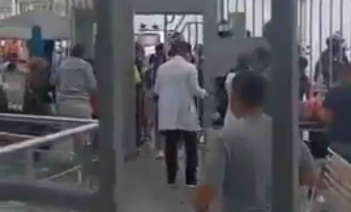 Cuatro heridos tras balacera en exteriores de dispensario médico en Durán