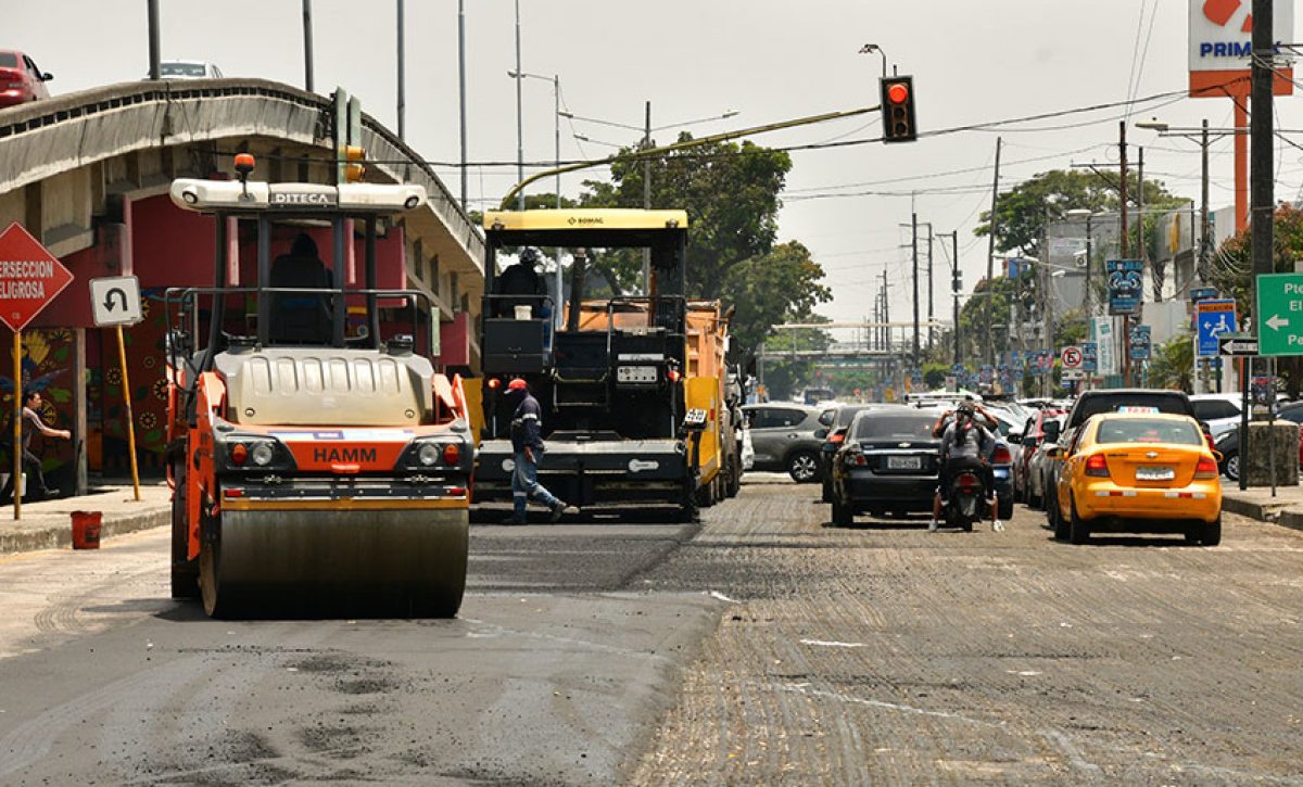 Obras viales ejecutadas el sábado en la zona industrial de Guayaquil.