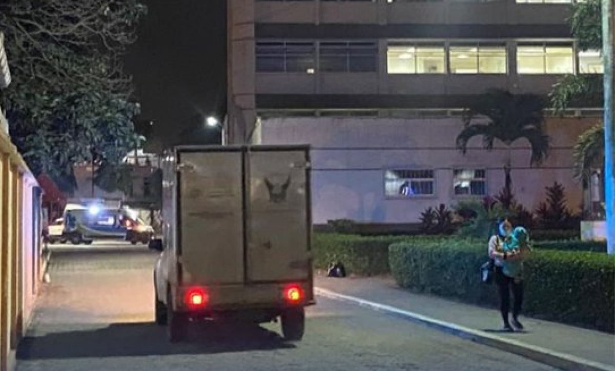 Al hombre lo encontraron herido junto a una moto y lo trasladaron al hospital de Machala donde falleció