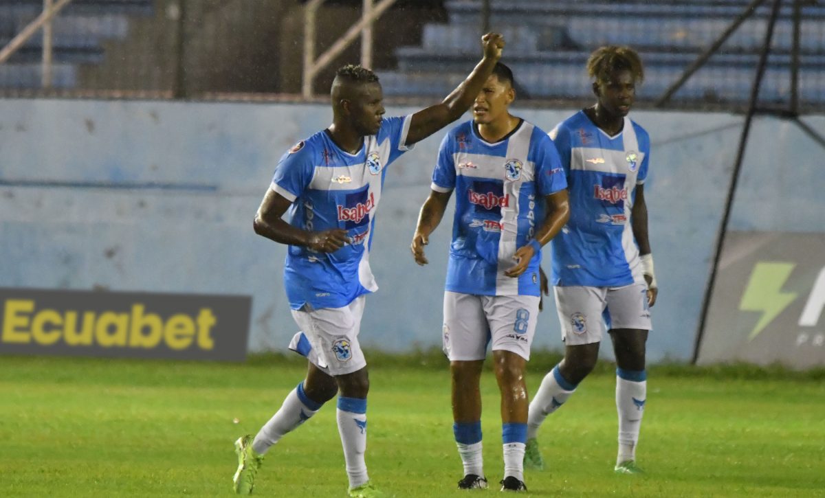 Manta FC durante un partido en el estadio Jocay.