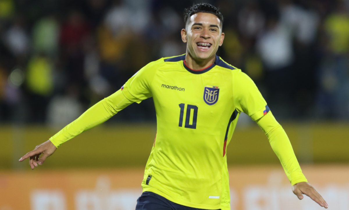 el mediocampista ecuatoriano Kendry Paez