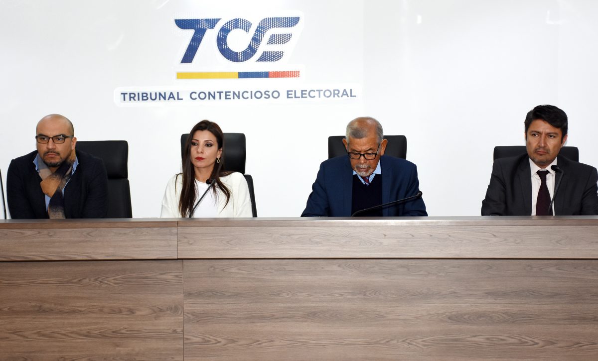 Elecciones. TCE rechaza impugnación a medida del CNE sobre uso de celulares para fotografiar papeletas