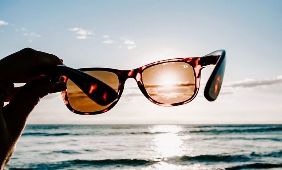 ¿Tus gafas de sol te están dañando los ojos? Esto debes saber antes de usarlas