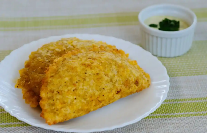 Empanadas de verde con longaniza: preparación detallada de un plato tradicional costeño