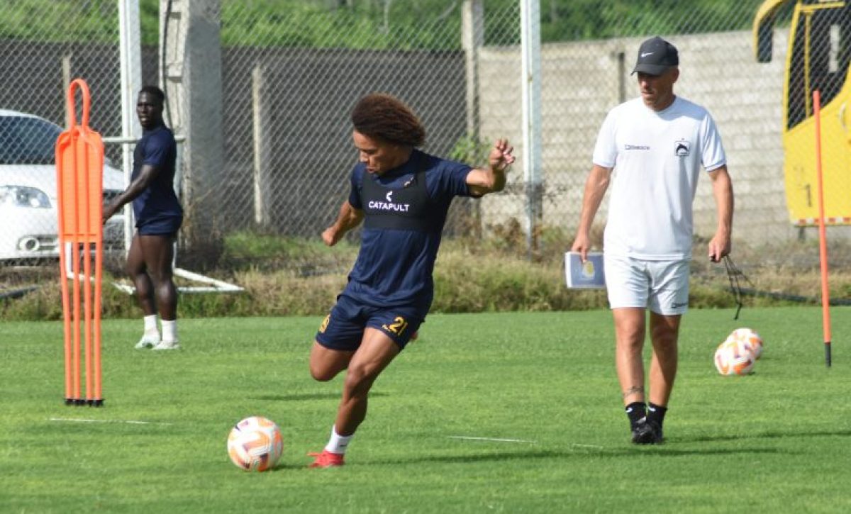 Erick Mendoza está con ganas de debutar con la camiseta de Delfín SC