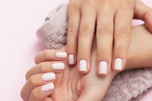Restricción en la UE: vetan químico presente en esmaltes de uñas en gel por riesgos sanitarios