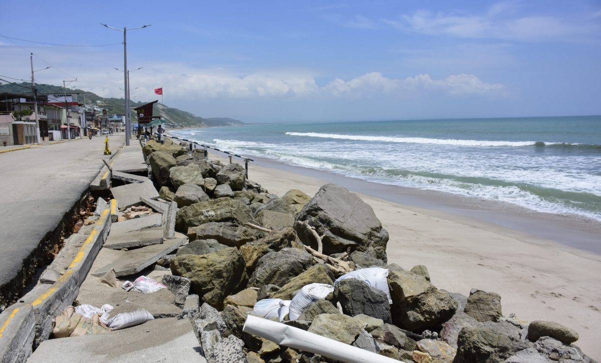 Los espigones se construirían cada kilómetro de playa y evitarían afectaciones como lo ocurrido en el malecón.