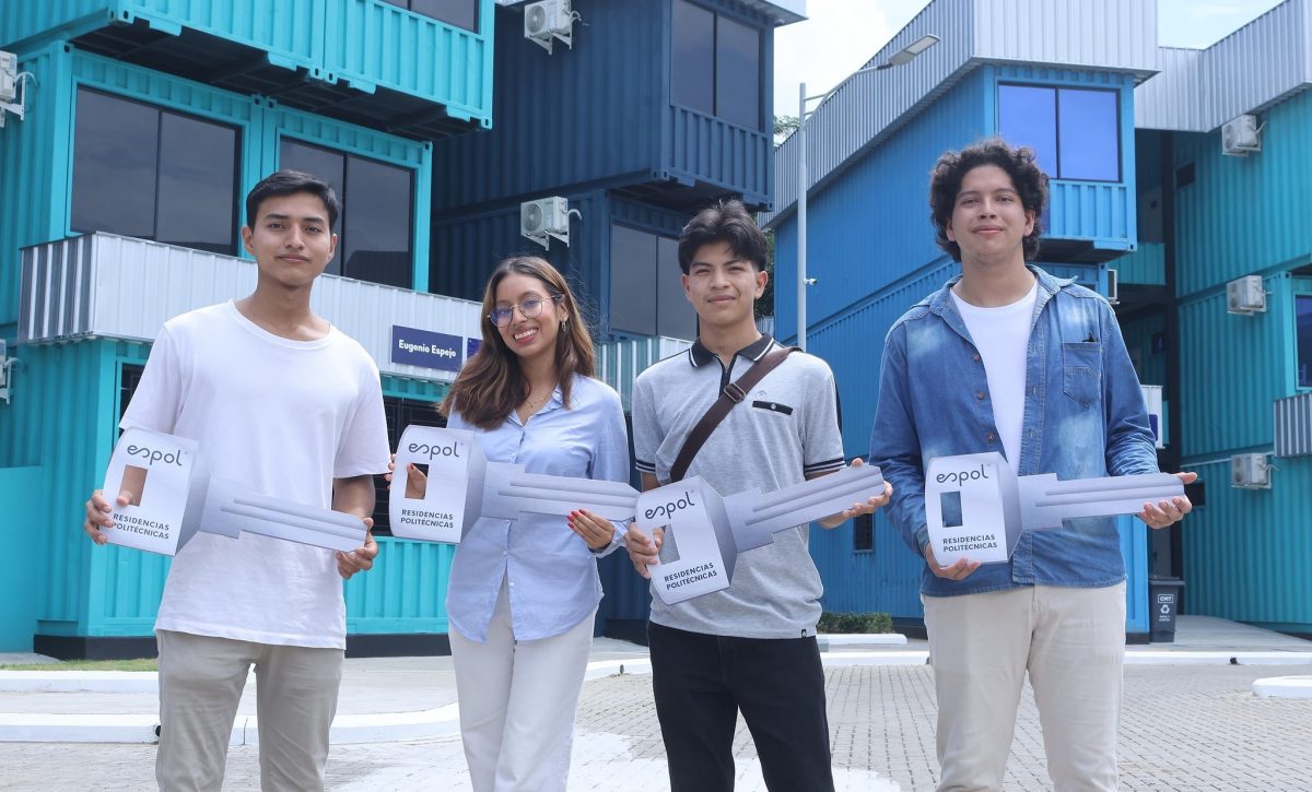 Varios estudiantes beneficiarios de las residencias politécnicas de la ESPOL, en Guayaquil.