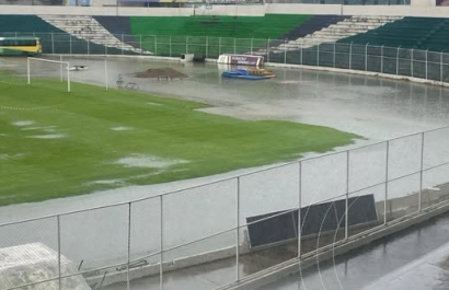 Fuertes lluvias en Machala dejan el Estadio 9 de Mayo en malas condiciones, se espera que para el lunes que juegan Barcelona vs Orense ahí, la situación del campo de juego mejore