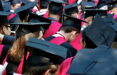 Familia denuncia negligencia de la Universidad de Glasgow tras suicidio de estudiante por error académico