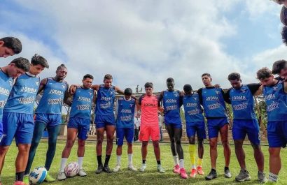 Jugadores de Exapromo Costa FC durante un entrenamiento.