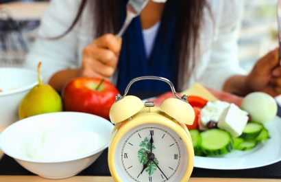 ¿Dejar de comer para estar más sano? Esto dice la ciencia sobre el ayuno intermitente
