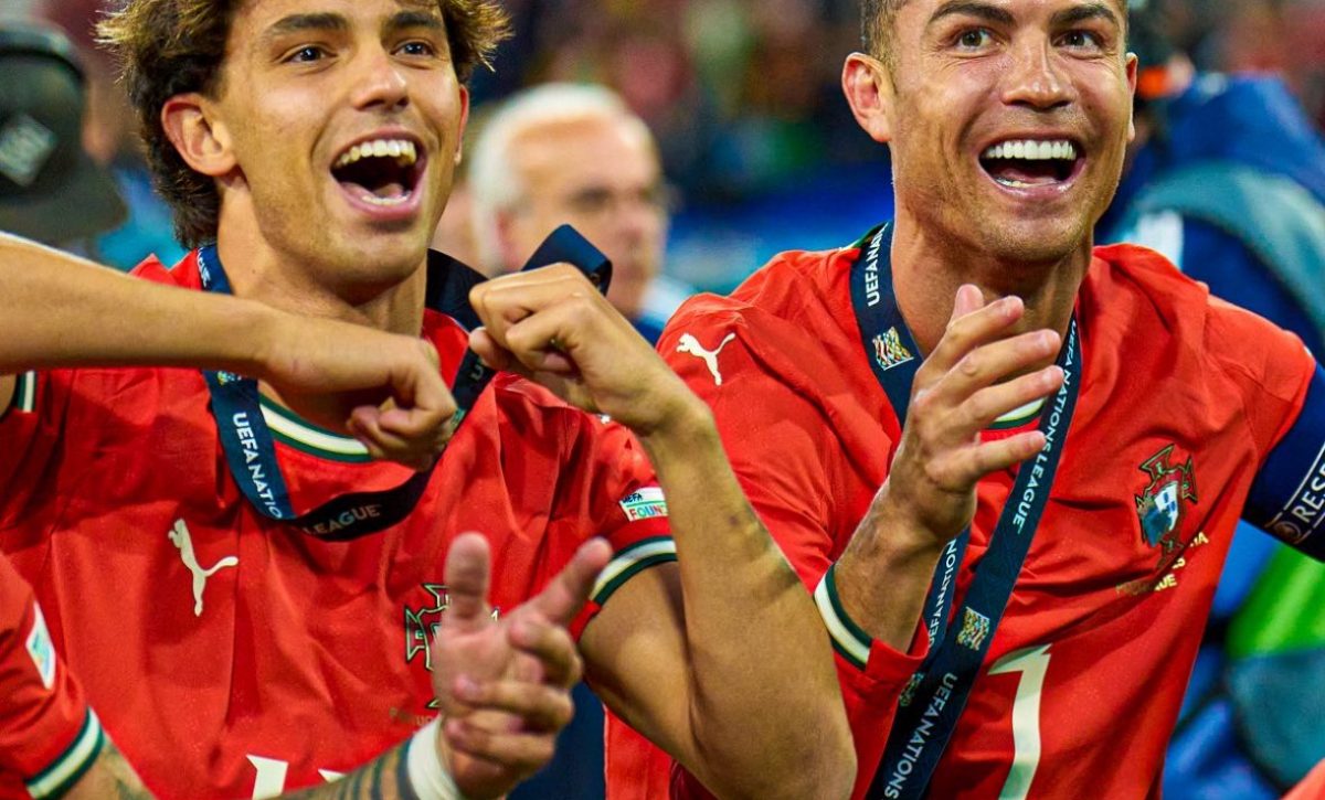 João Félix, junto a Cristiano Ronaldo en la selección de Portugal.