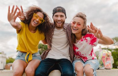 La ciencia lo confirma: tu cerebro se sincroniza con tus amigos y hasta influye en tus compras
