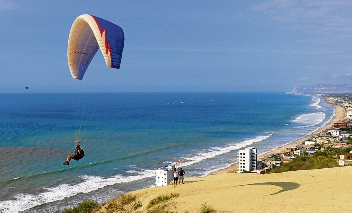 Este feriado puedes disfrutar de una aventura en las alturas: parapente en Crucita